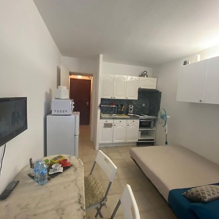 Joli studio neuf av terrasse à 50 m de la mer et gare Roquebrune-Cap-Martin Extérieur photo