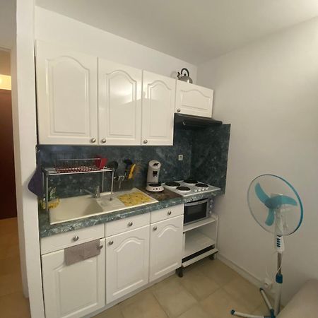 Joli studio neuf av terrasse à 50 m de la mer et gare Roquebrune-Cap-Martin Extérieur photo