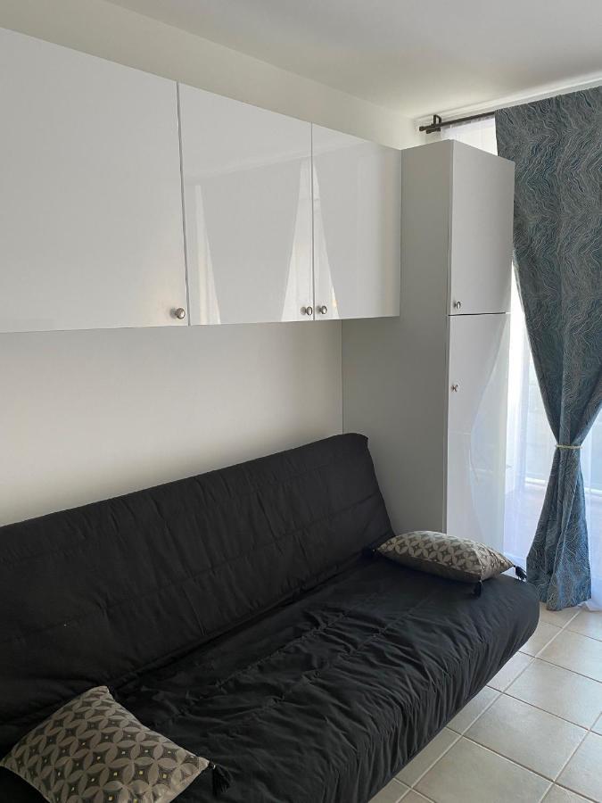 Joli studio neuf av terrasse à 50 m de la mer et gare Roquebrune-Cap-Martin Extérieur photo