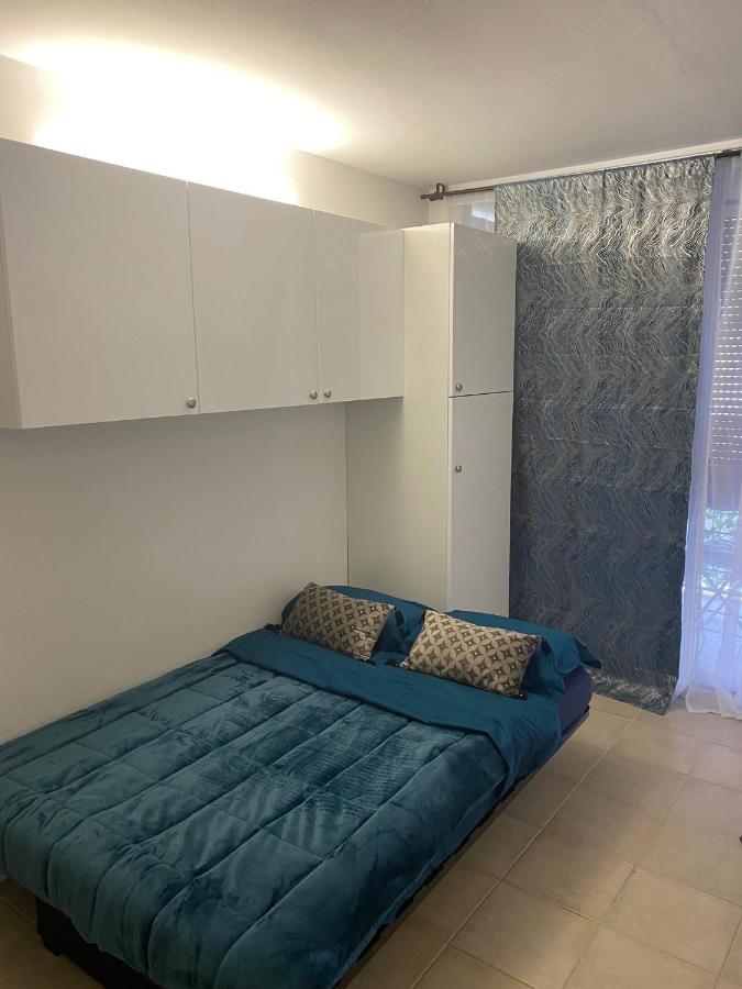 Joli studio neuf av terrasse à 50 m de la mer et gare Roquebrune-Cap-Martin Extérieur photo