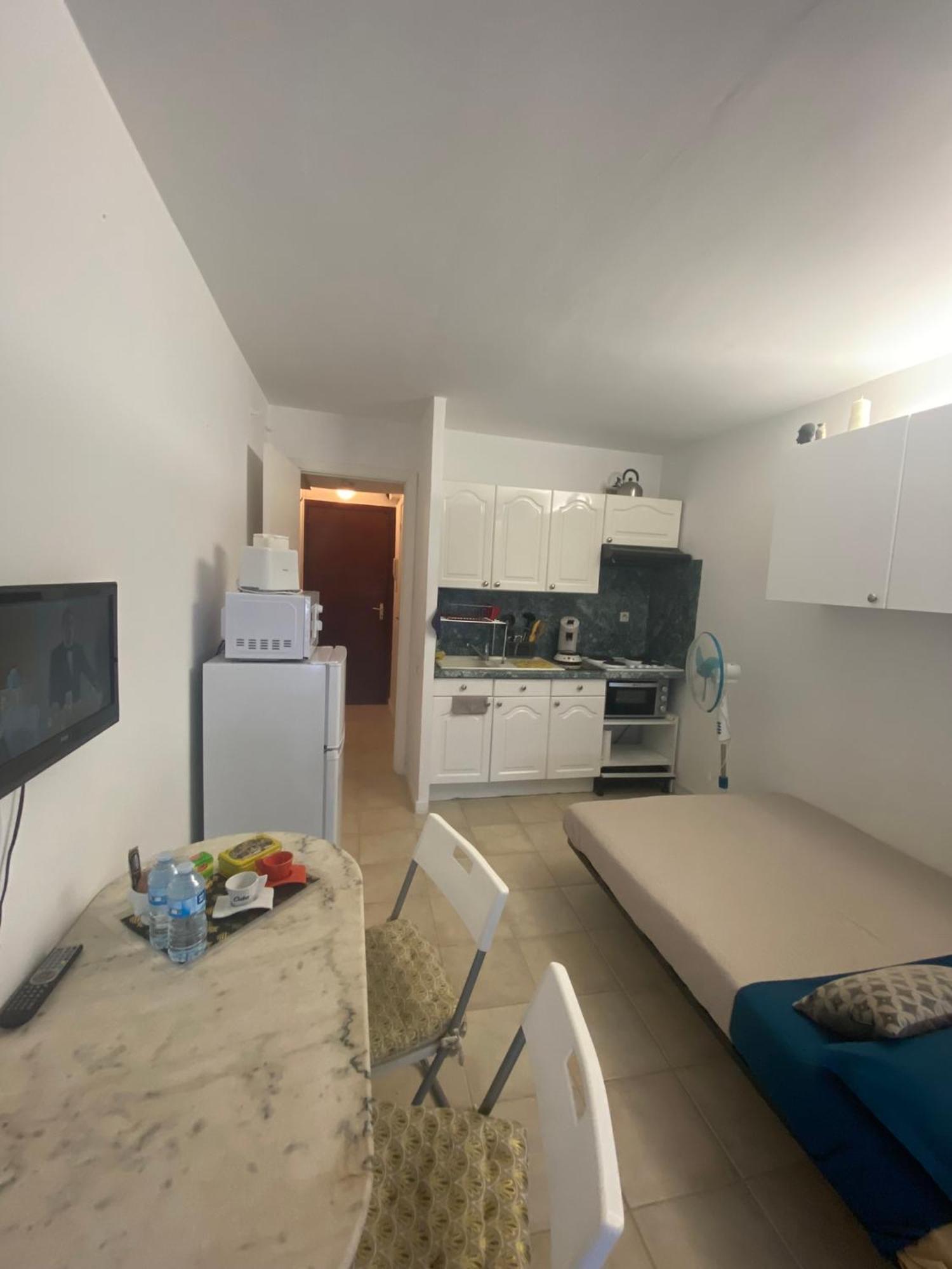 Joli studio neuf av terrasse à 50 m de la mer et gare Roquebrune-Cap-Martin Extérieur photo