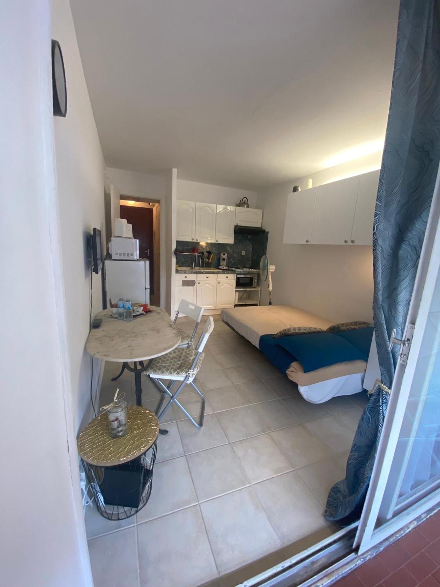 Joli studio neuf av terrasse à 50 m de la mer et gare Roquebrune-Cap-Martin Extérieur photo