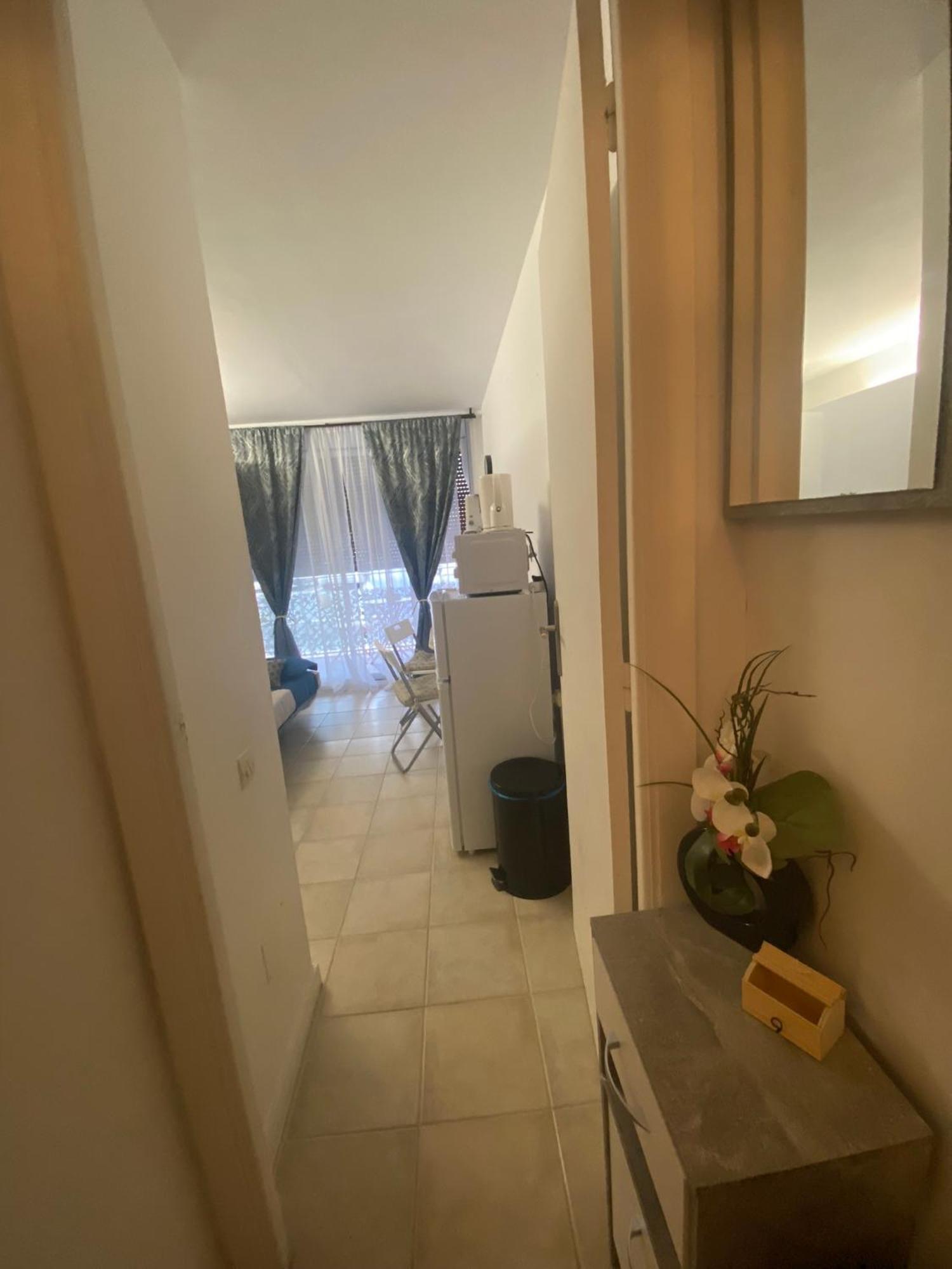 Joli studio neuf av terrasse à 50 m de la mer et gare Roquebrune-Cap-Martin Extérieur photo