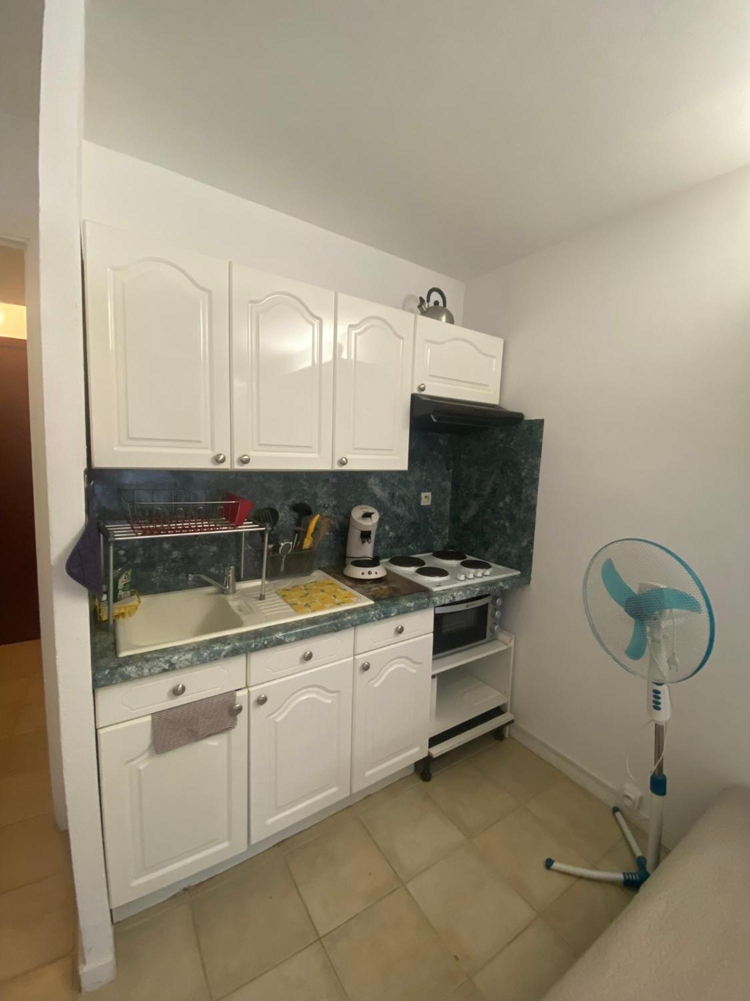 Joli studio neuf av terrasse à 50 m de la mer et gare Roquebrune-Cap-Martin Extérieur photo